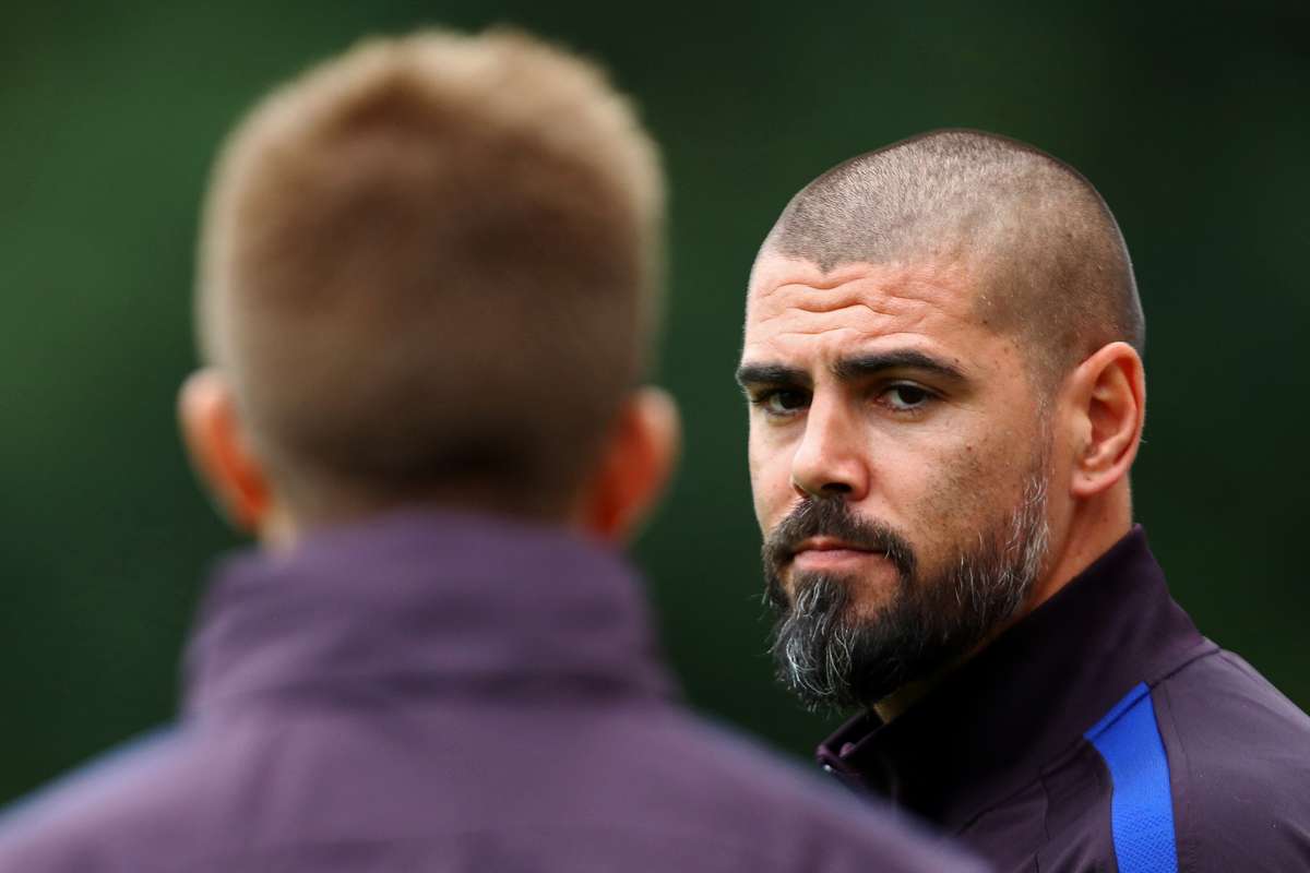 Victor Valdes iesit dupa doar 4 meciuri la Avila