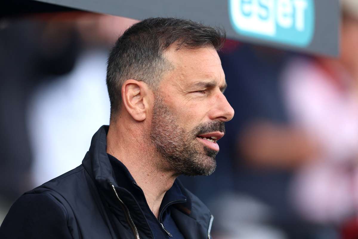Capat de drum Van Nistelrooy pleaca de la Leicester dupa retrogradare
