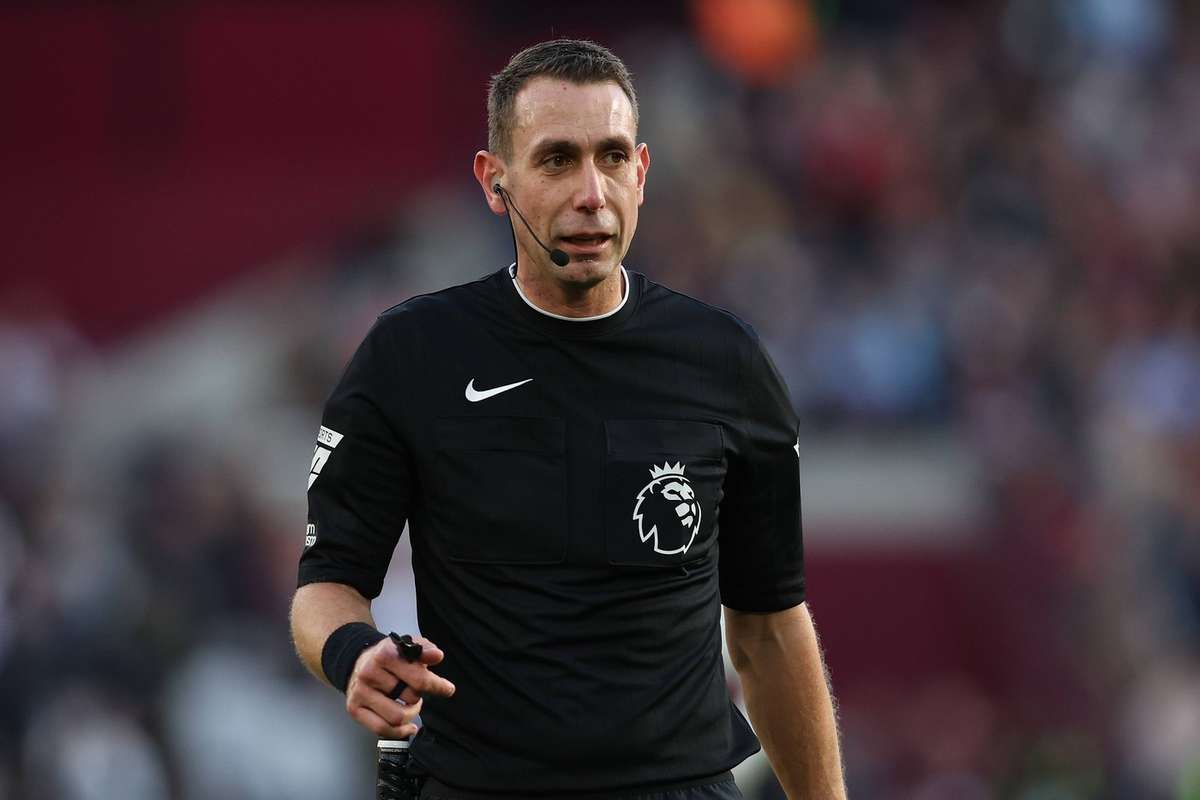 Coote fost arbitru Premier League inculpat de FA pentru comentarii despre Klopp