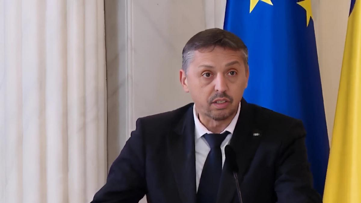 Daniel David va renunta la 25 din salariu pentru burse