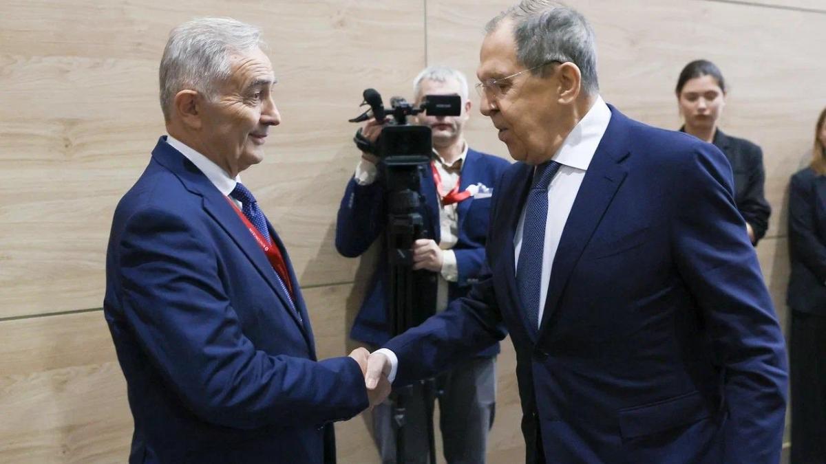 Diplomatul Lazar Comanescu a avut o ntalnire controversata cu Lavrov
