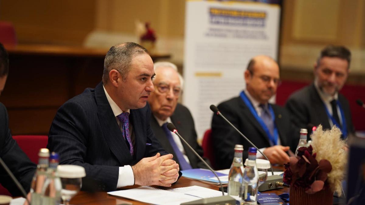 Guvernul vrea taxa pe profitul excesiv al bancilor
