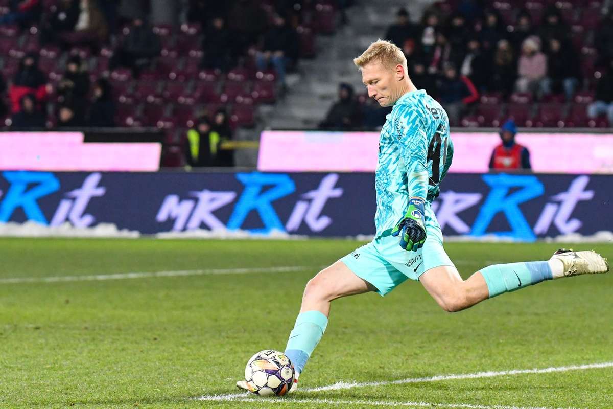 Lovitura pentru Dan Petrescu echipa germana vrea portar