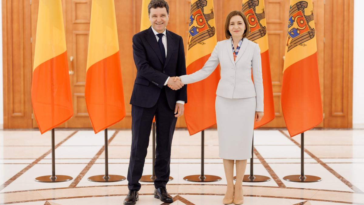 Maia Sandu l a ovacionat pe Nicusor Dan la Chisinau