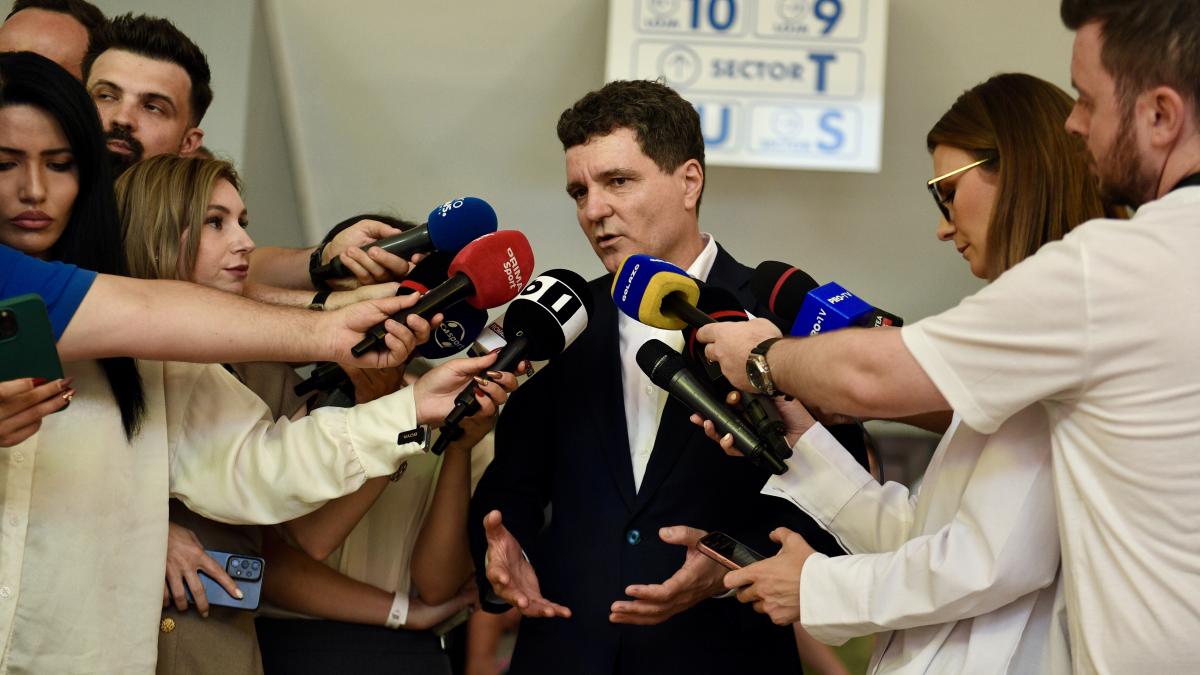 Presedintele Nicusor Dan estimeaza in zece zile guvern investit