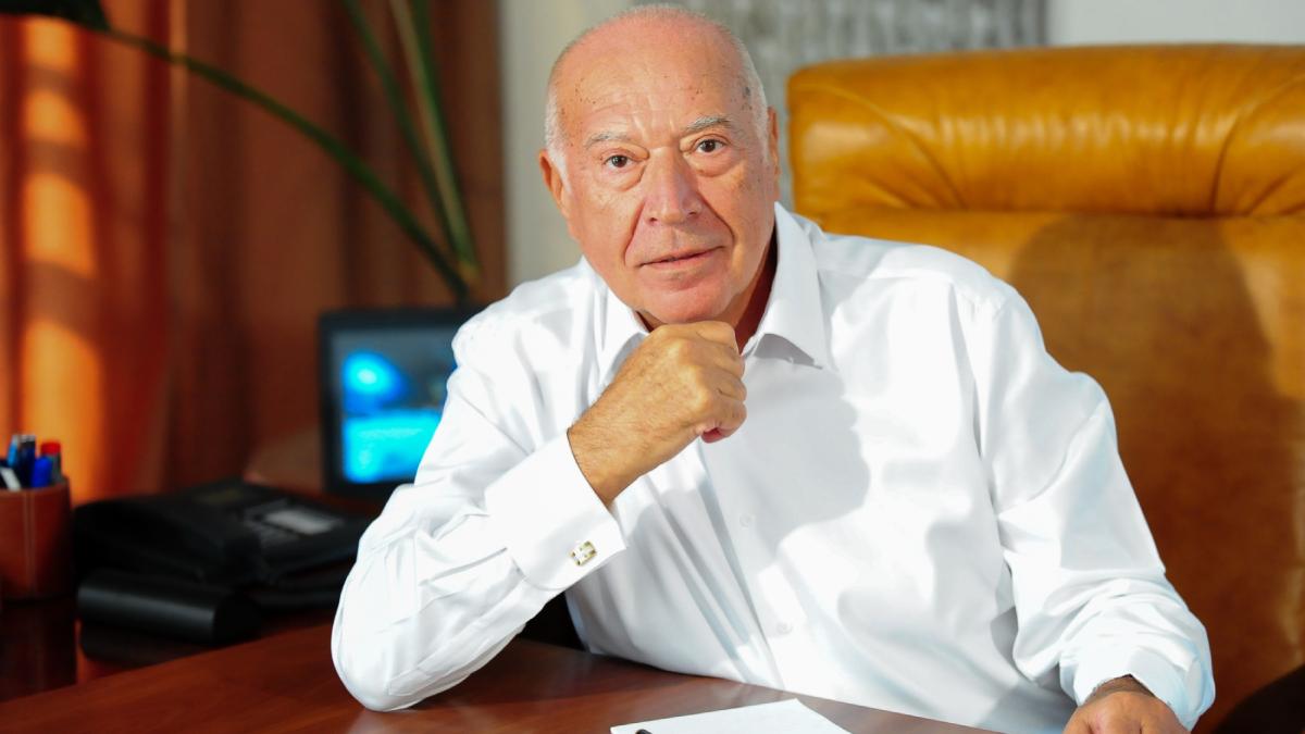 Profesorul Dan Voiculescu avertizeaza despre riscurile renuntarii la plafonarea tarifelor energiei electrice