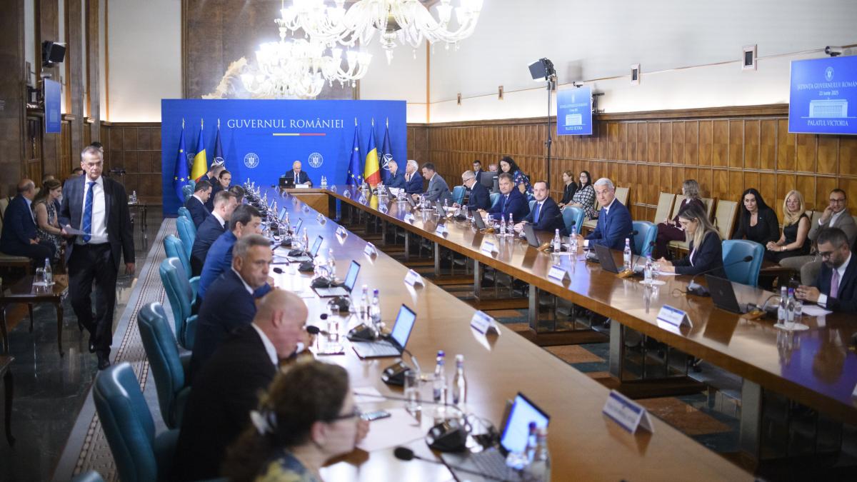 Consultantii din privat care il ajuta pe Ilie Bolojan