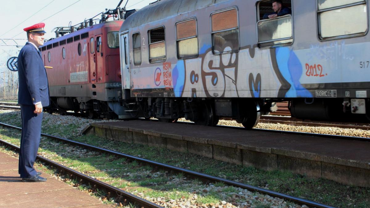 Directorii CFR Calatori si CFR Infrastructura indemnizatii reduse cu 10