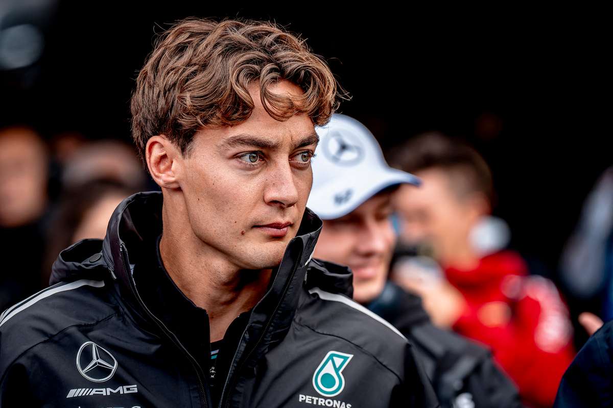 George Russell va continua la Mercedes