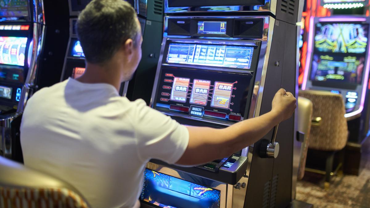 Ilie Bolojan Jocurile de noroc sunt un flagel social