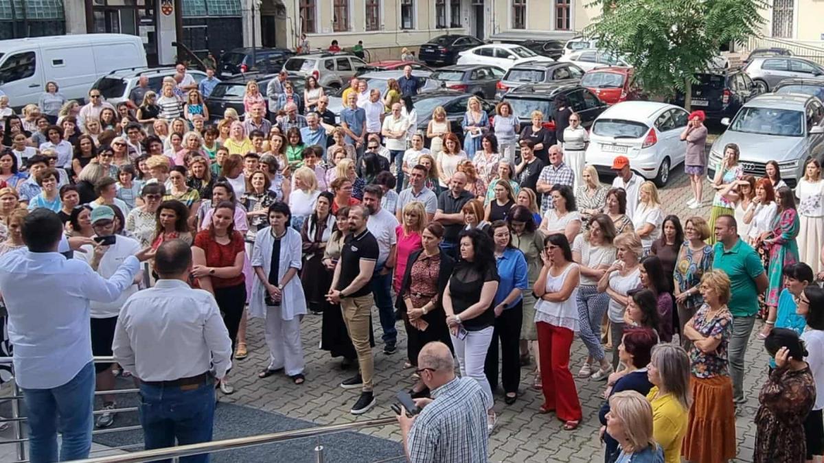 Lupta va fi de lunga durata Liderii de sindicat din Finante si ANAF indemna angajatii sa continue protestele