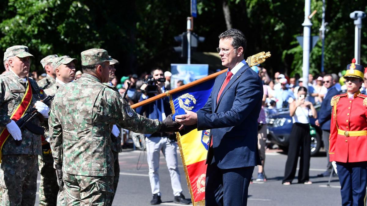 Ministrul Apararii vrea desecretizarea ajutoarelor pentru Ucraina