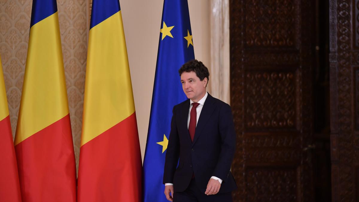 Nicusan Dan va sustine o conferinta de presa la 10