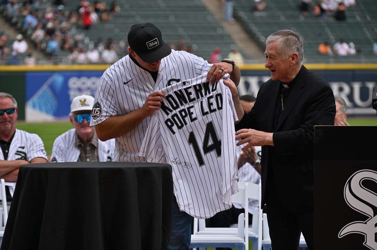Papa Leon mare fan al baseball ului