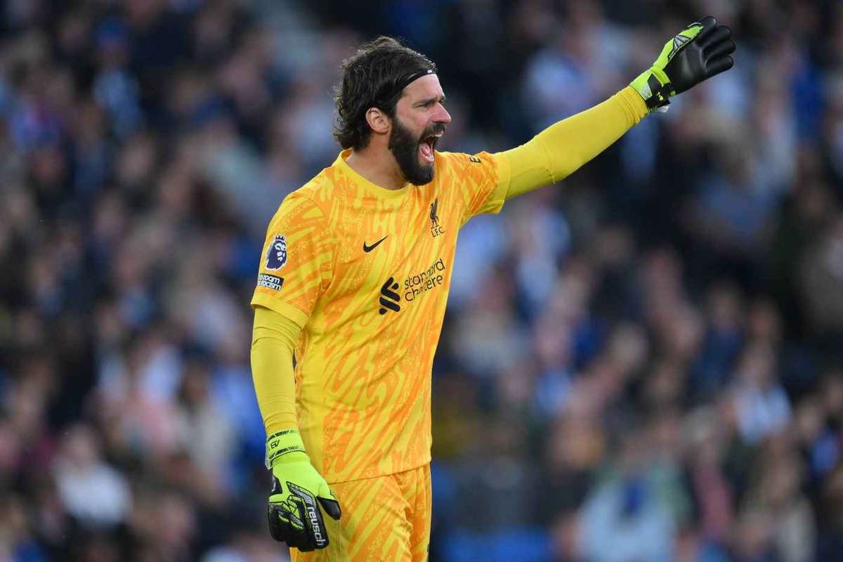 Portarul Alisson a parasit lotul Liverpool in Asia
