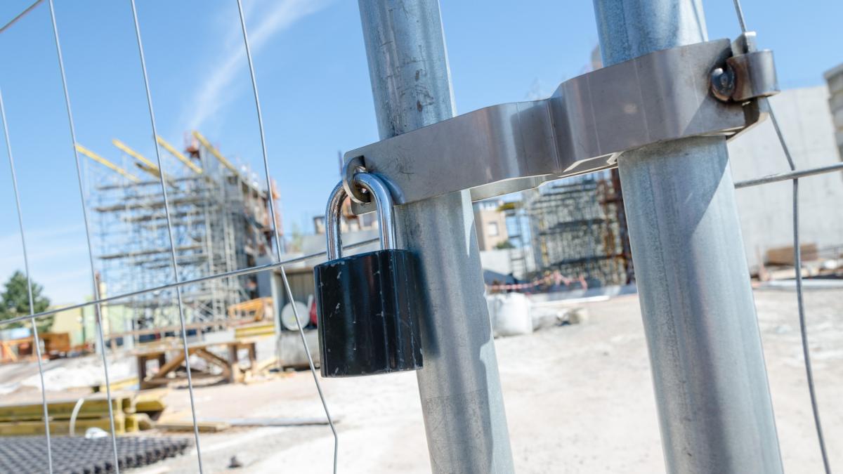 Se inchid mii de santiere de canalizare si drumuri