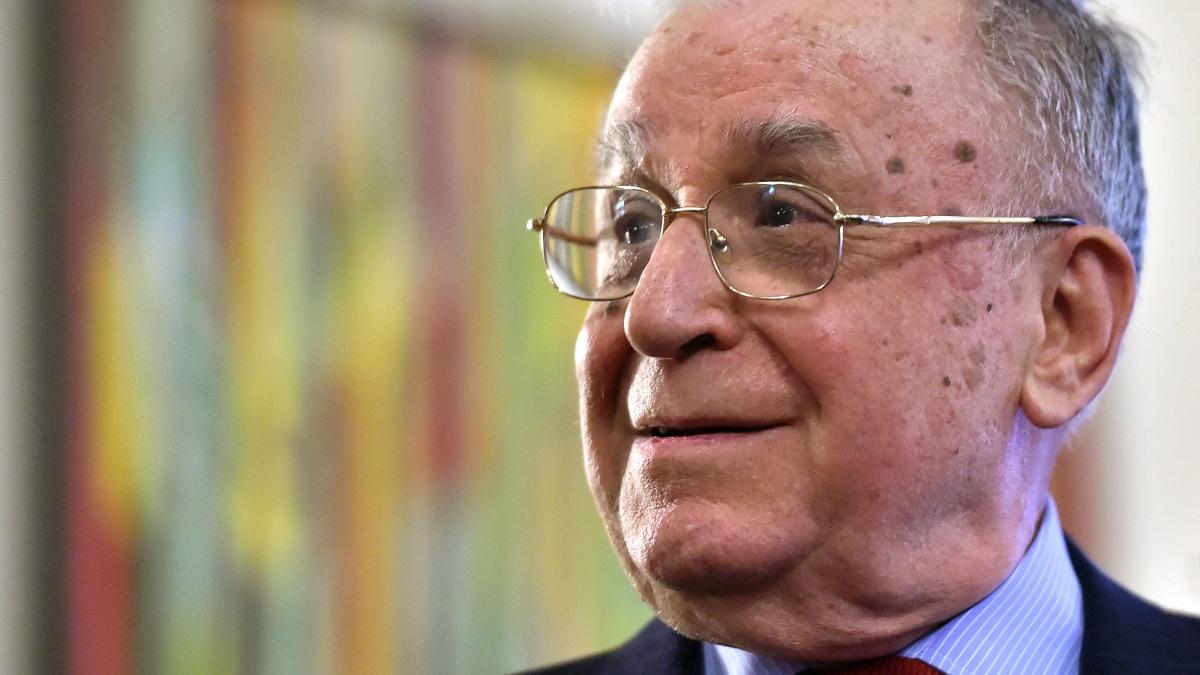 Ion Iliescu fost presedinte a murit la Spitalul SRI