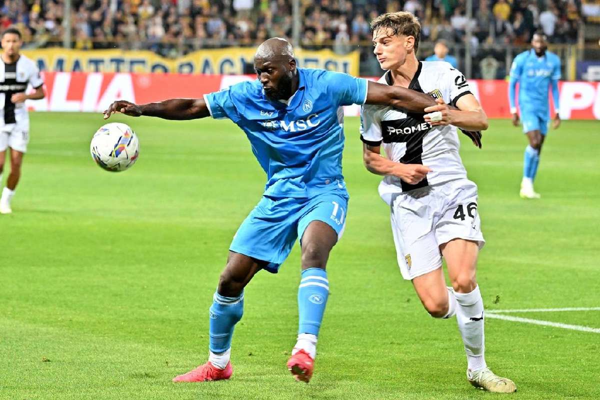 Liverpool transfera un fundas central de viitor