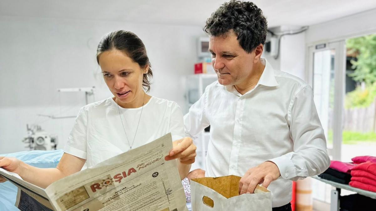 Nicusor Dan si familia la atelier de lana merinos