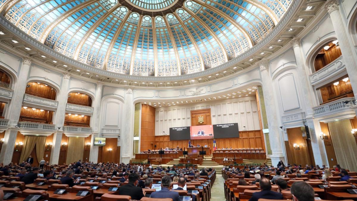 Deputatii au respins excluderea CCR din alegeri