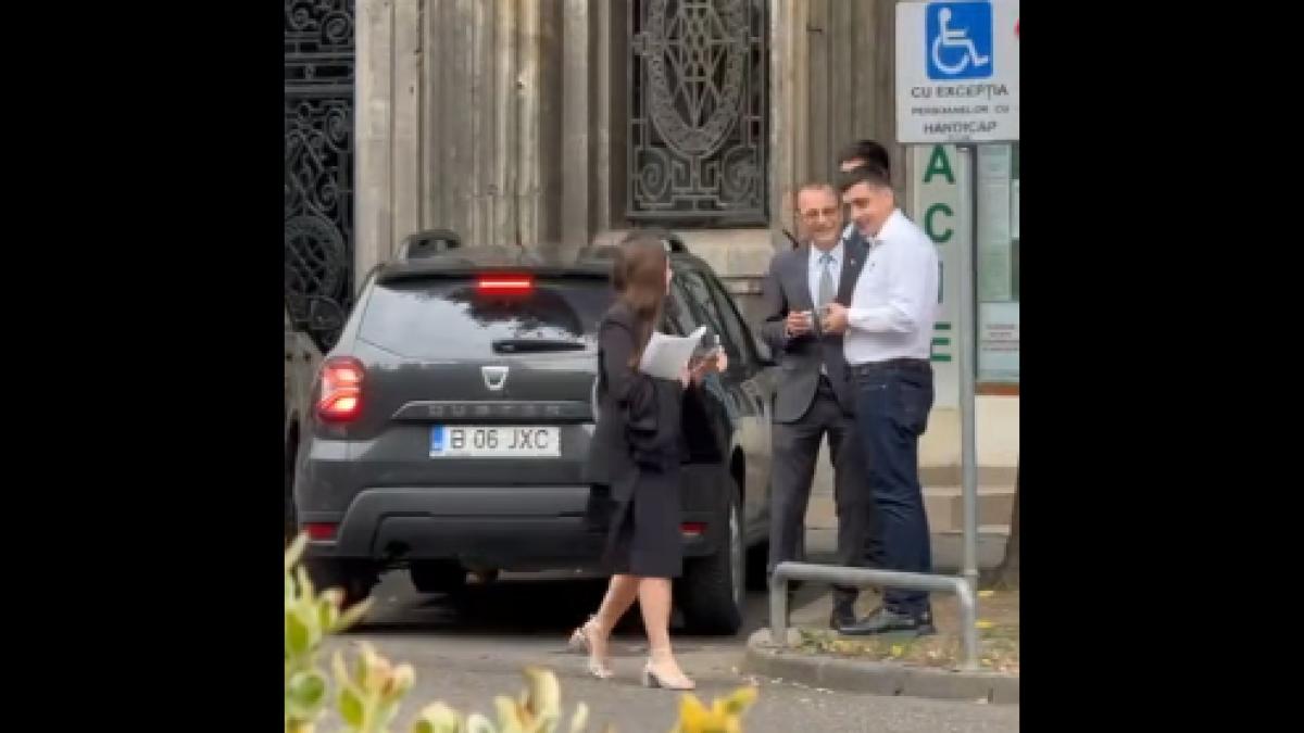 George Simion a parcat masina de la Camera Deputatilor pe un loc pentru persoane cu dizabilitati
