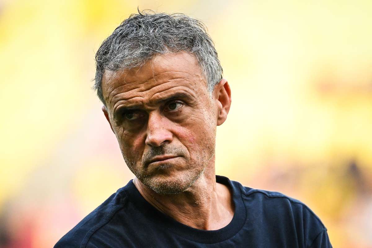 Luis Enrique a fost dus de urgenta la spital Va fi operat