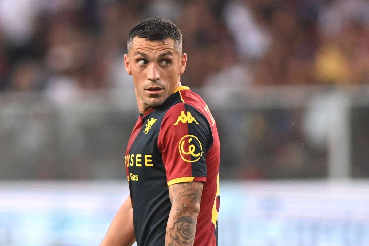 Nicolae Stanciu tras pe linie moarta de Vieira Rivalul capitanului Romaniei la Genoa
