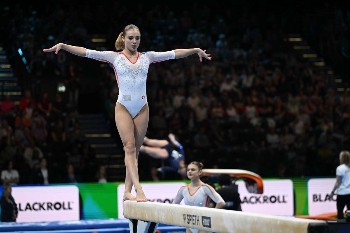 Sabrina Voinea straluceste in Paris Medalie de aur la sol