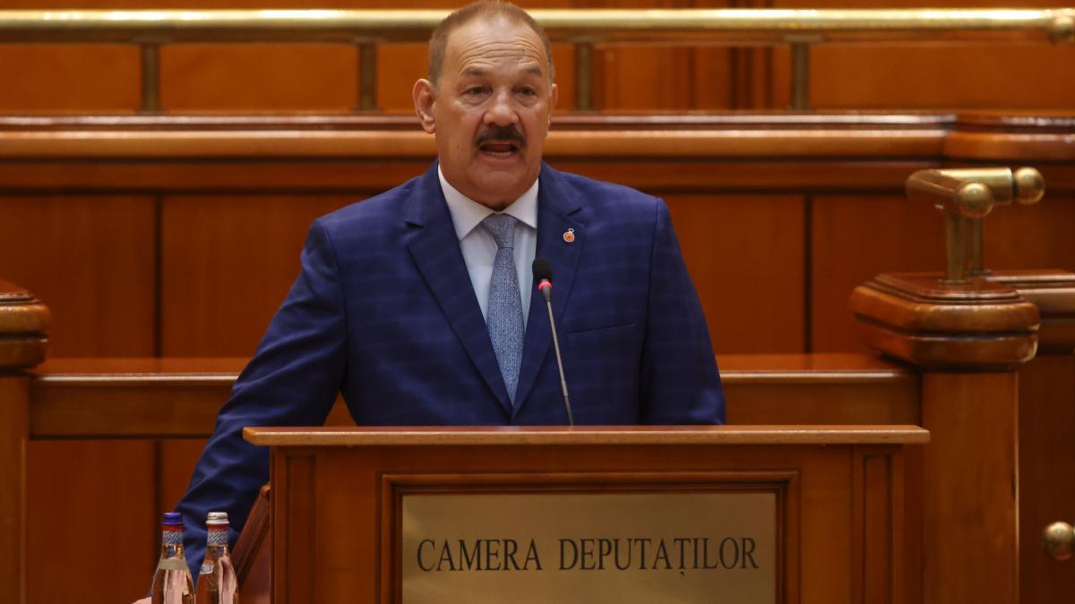 Singurul parlamentar al Puterii care a semnant motiunea AUR e de la PSD