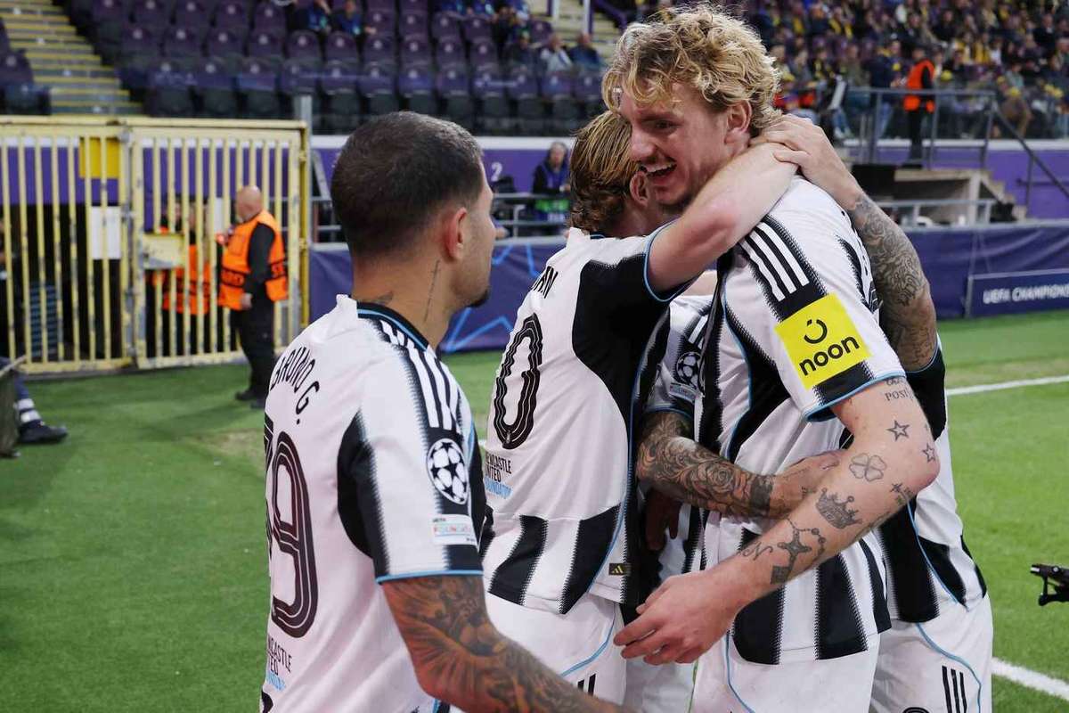 Anthony Gordon a marcat doua penaltyuri Newcastle a invins Union Saint Gilloise