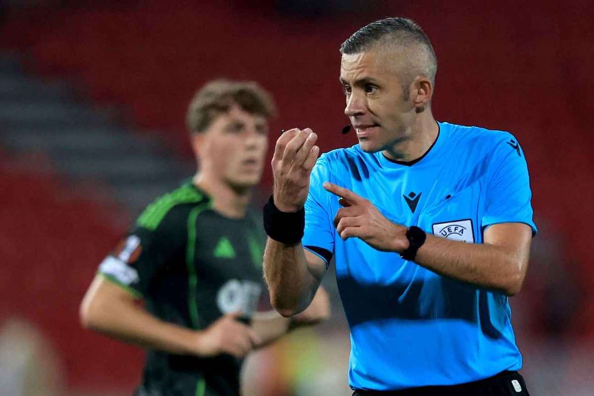 Arbitrul Radu Petrescu la meciul Nottingham Forest FC Porto1761044179