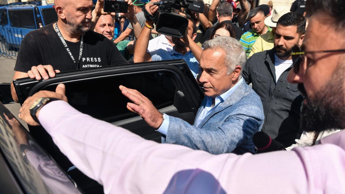 Scene halucinante in Buftea Preotul compara pe Calin Georgescu cu Sfantul Cleopa