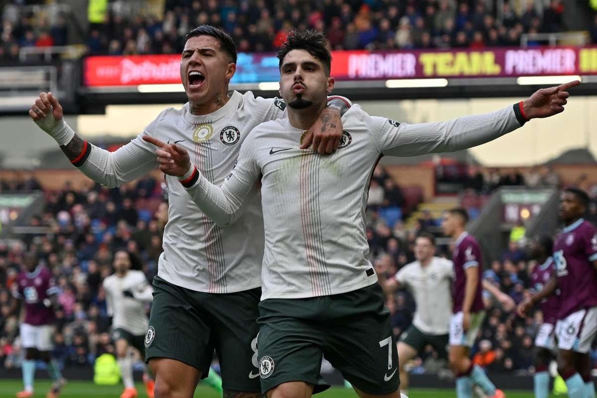 Chelsea invinge Burnley si urca pe locul doi1763825500