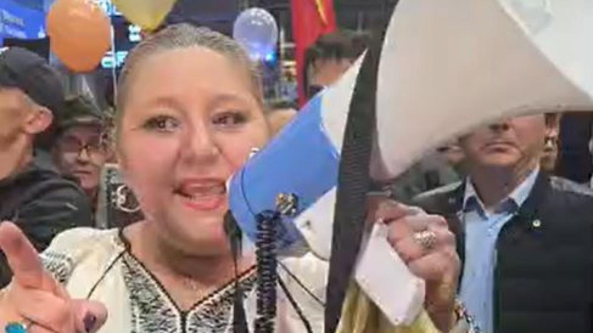 Diana Sosoca a sarbatorit cu artificii jandarmii intervenind1763373748