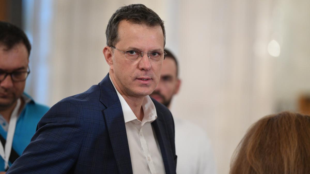 Ministrul Apărării a fost audiat la DNA. 2 Ministrul Apararii a fost audiat la DNA1762528969