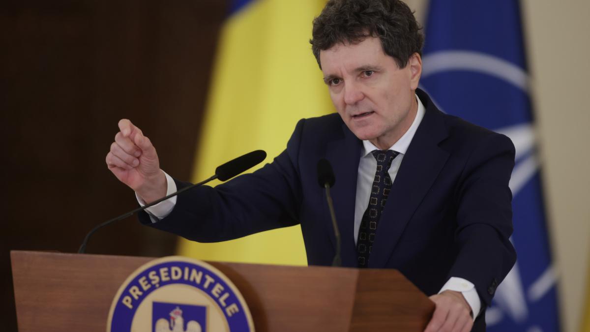 Nicusor Dan a semnat legea pentru intarirea integritatii in institutii1763636413