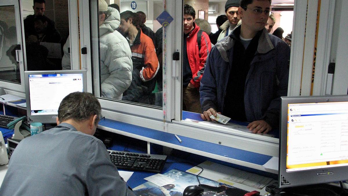 Soferii pot inmatricula masinile online fara ghiseu1764159883