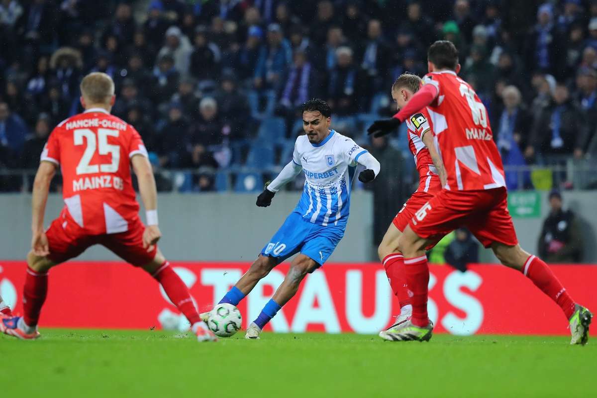Surpriza serii Universitatea Craiova invinge liderul din Conference League1764275083
