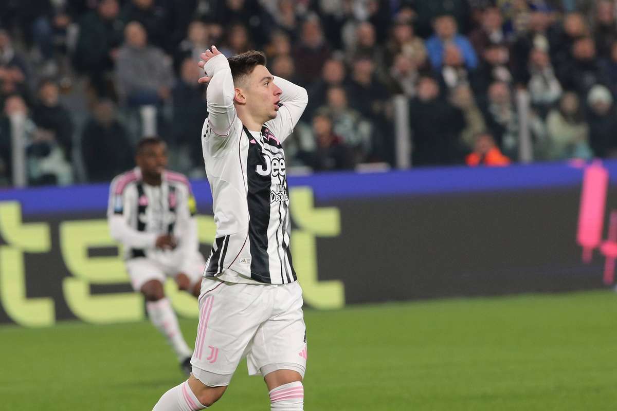 VIDEO Francisco Conceicao surprins pe banca Juventus1762687939