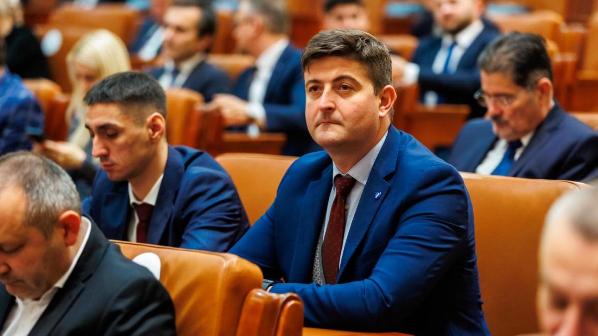 Deputatul USR Alexandru Dimitriu cere demiterea judecatorilor PSD de la CCR1767006515