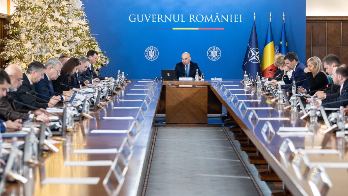 Guvernul a prelungit cumulul pensiei cu salariul in 20261766083197