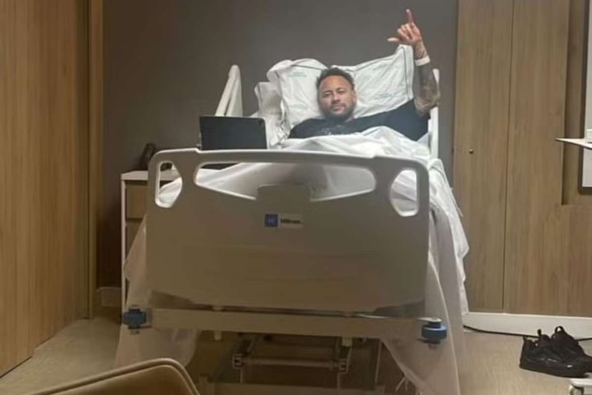 Neymar a fost operat la genunchiul stang cu succes1766474953