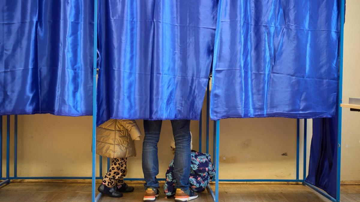 Rezultate alegeri Bucuresti 2025 A inceput numararea voturilor1765152423