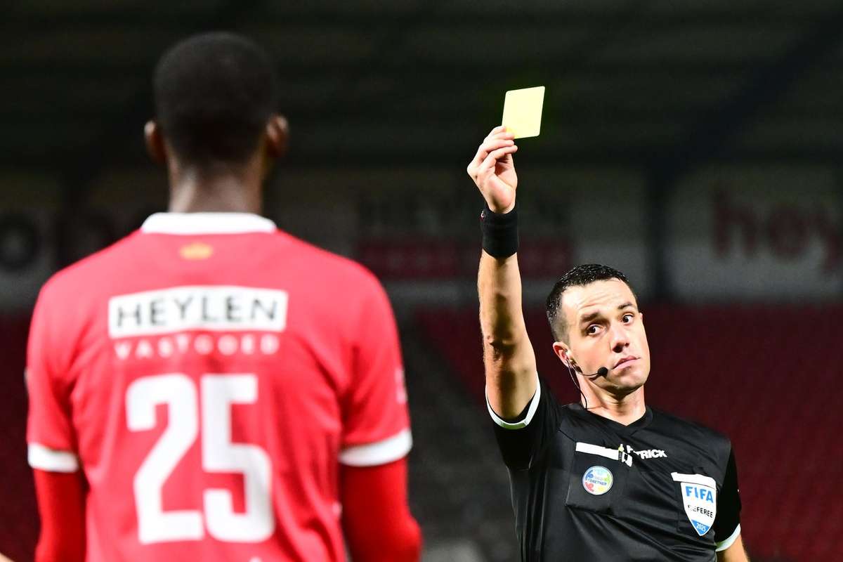 Un arbitru belgian va dirija meciul Craiova Sparta1765277217