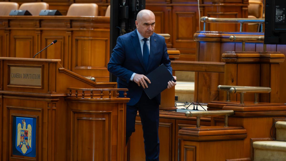 Ziua motiunilor Guvernul Bolojan testat in scandal PSD amenia cu motiunea anti Buzoianu1765798023