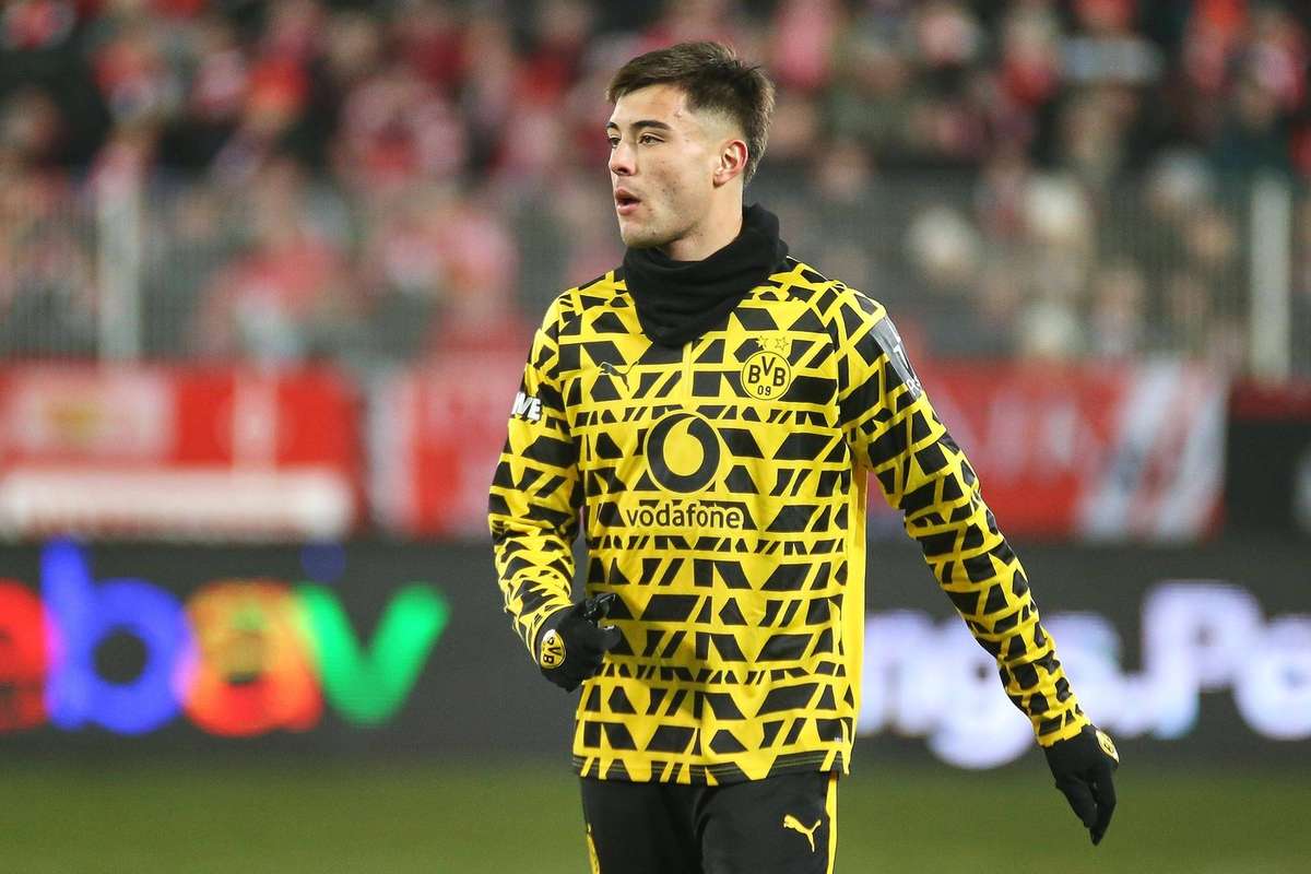 Aaron Anselmino se intorce la FC Chelsea dupa perioada petrecuta la Borussia Dortmund1769433505