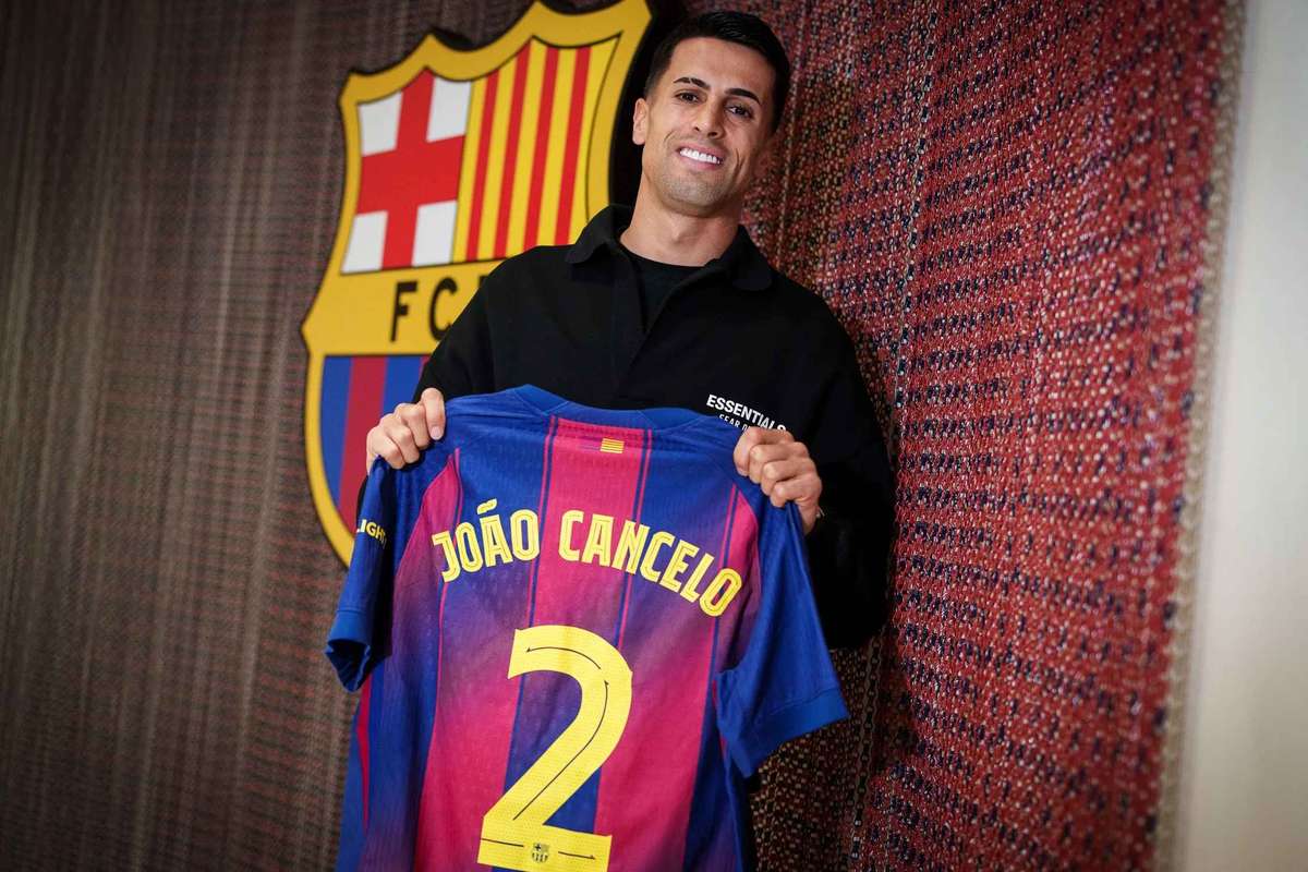 Cancelo revine la Barcelona Flick vrea sa evite cosmarul Realului1768479499