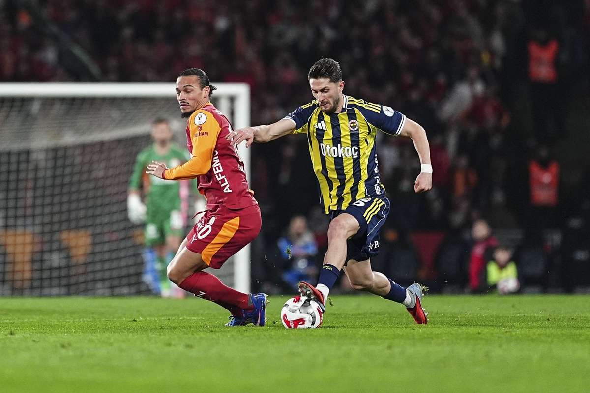 Fenerbahce castiga Supercupa Turciei contra Galatasaray1768069103