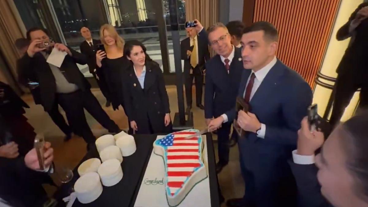 George Simion a decupat un tort cu Groenlanda pe care era un steag american la un eveniment in SUA1769002107