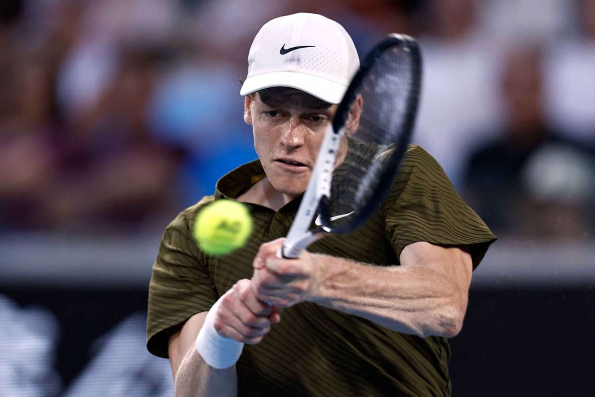 Indrumator de Tenis Djokovic si Sinner aproape de un duel in semifinale la AO Swiatek se lupta cu Rybakina1769575660